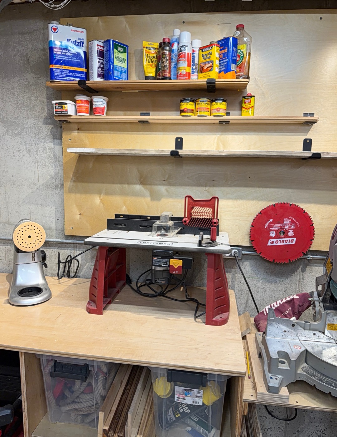 Router table closeup with finishes shelf